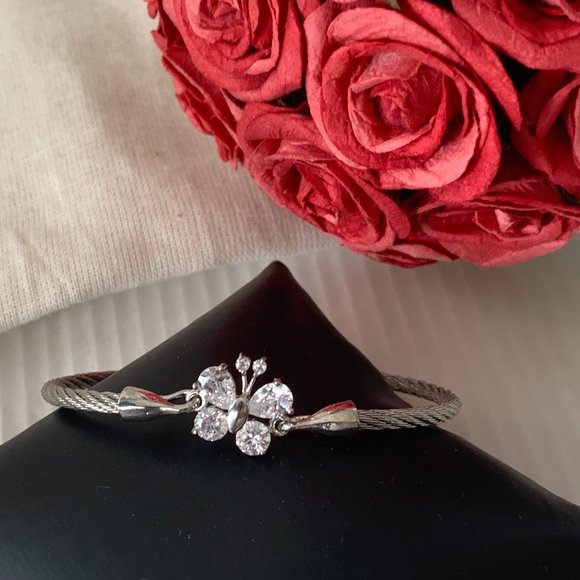 NWOT Crystal Butterfly Cable Bangle - Picture 2 of 7